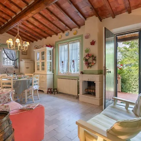 펜션 Villino Single House Garden Shared Pool Wi-fi